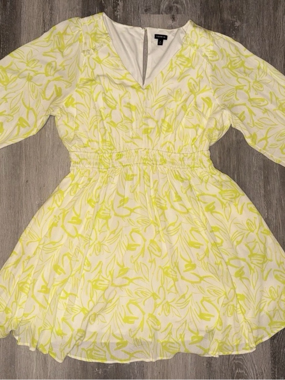 Torrid womenโs Yellow Print V-Neck Dress size 2